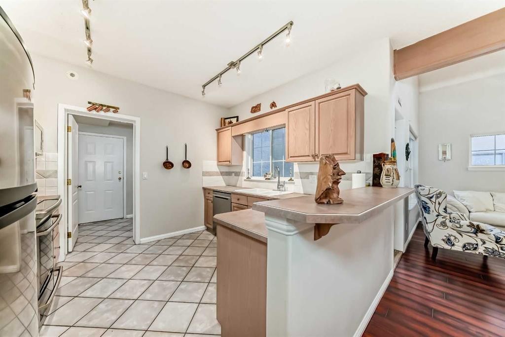 









1906


Patterson

View Southwest,
Calgary,




AB
T3H 3J9

