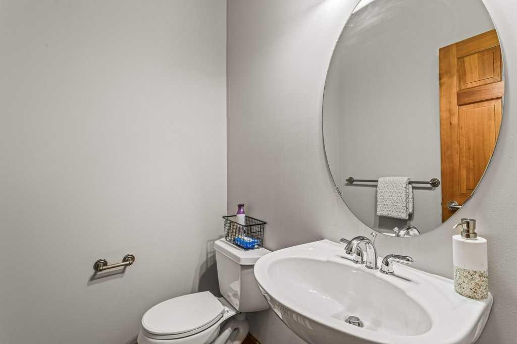 









215


Miskow

Close,
Canmore,




AB
T1W3G7

