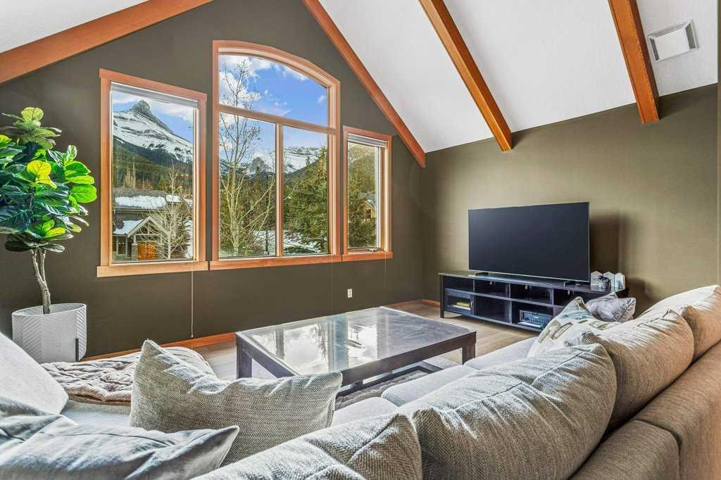 









215


Miskow

Close,
Canmore,




AB
T1W3G7

