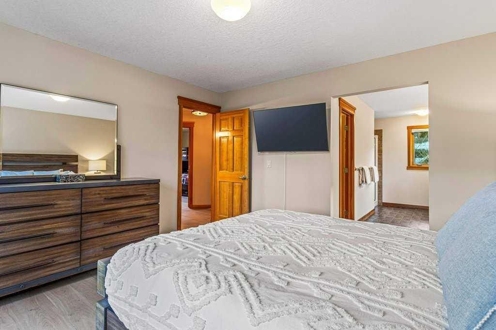 









215


Miskow

Close,
Canmore,




AB
T1W3G7

