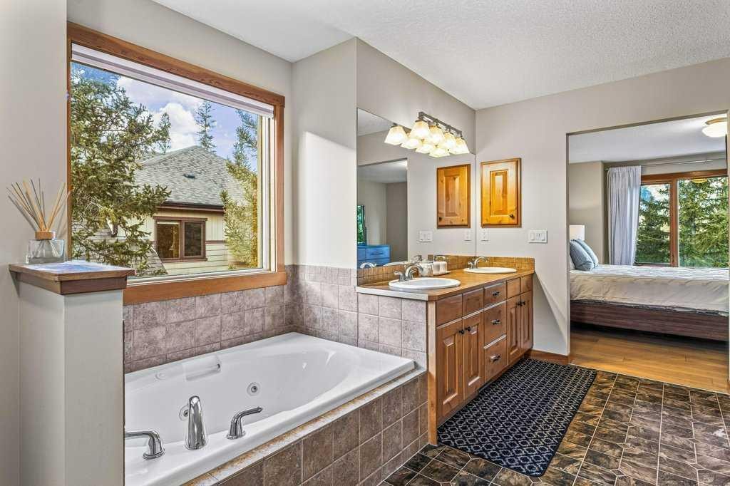 









215


Miskow

Close,
Canmore,




AB
T1W3G7

