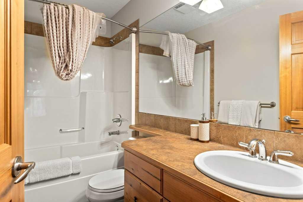 









215


Miskow

Close,
Canmore,




AB
T1W3G7

