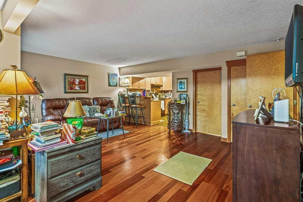 









215


Miskow

Close,
Canmore,




AB
T1W3G7

