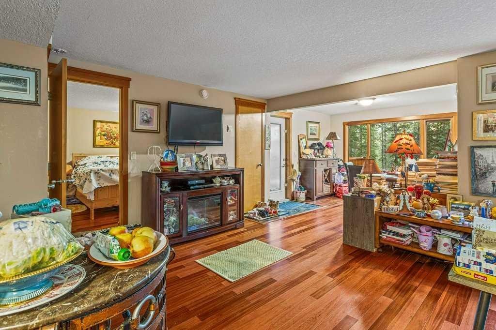 









215


Miskow

Close,
Canmore,




AB
T1W3G7

