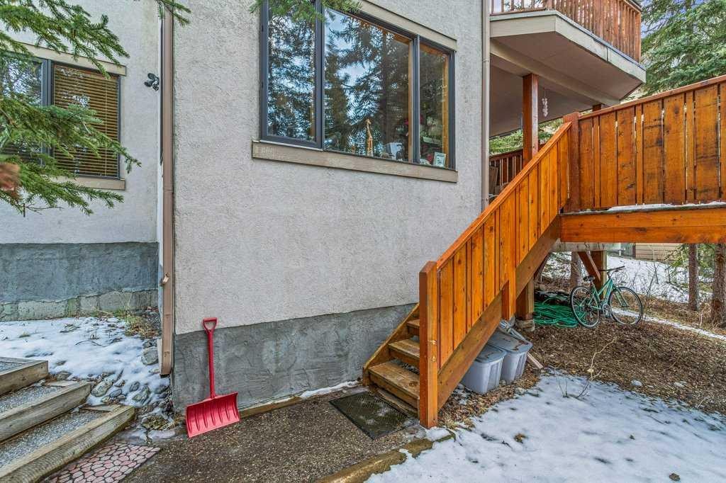 









215


Miskow

Close,
Canmore,




AB
T1W3G7

