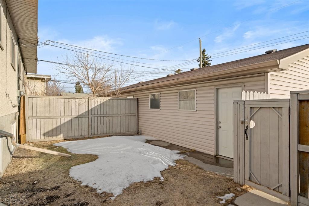 









8547


47

Avenue Northwest,
Calgary,




AB
T3B 1Z8

