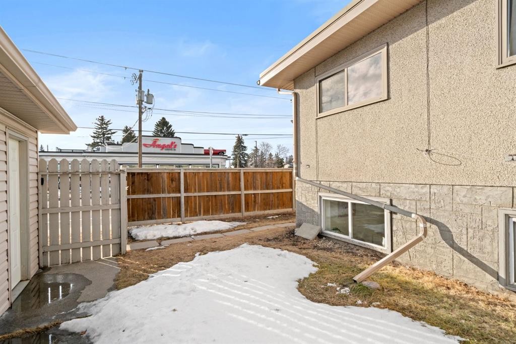 









8547


47

Avenue Northwest,
Calgary,




AB
T3B 1Z8

