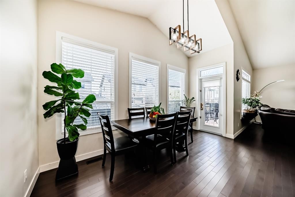 









612


Montgomery

Close Southeast,
High River,




AB
T1V0B7

