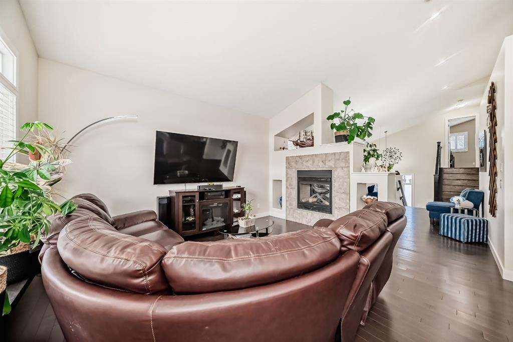 









612


Montgomery

Close Southeast,
High River,




AB
T1V0B7

