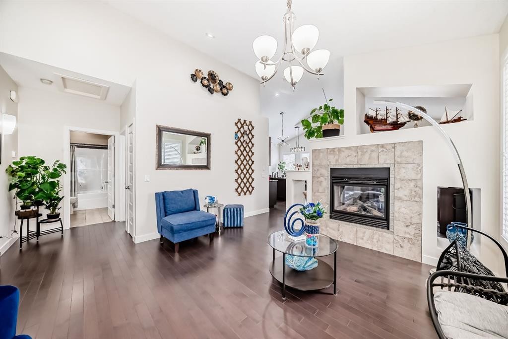 









612


Montgomery

Close Southeast,
High River,




AB
T1V0B7

