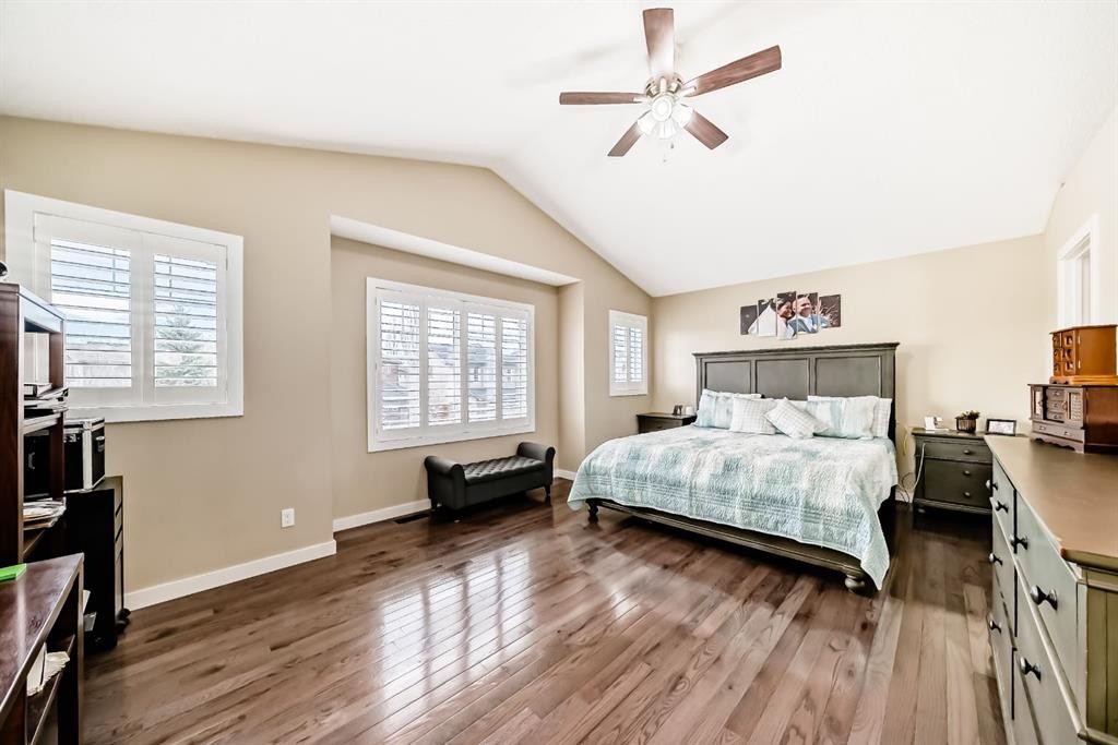 









612


Montgomery

Close Southeast,
High River,




AB
T1V0B7

