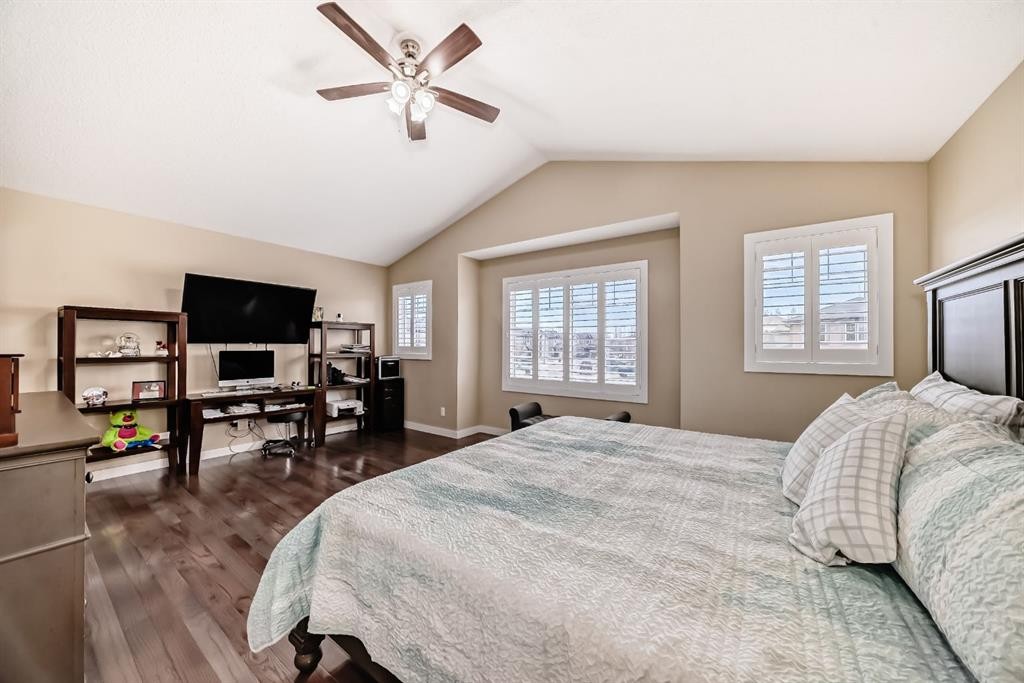 









612


Montgomery

Close Southeast,
High River,




AB
T1V0B7


