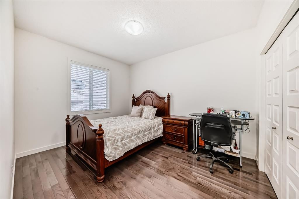 









612


Montgomery

Close Southeast,
High River,




AB
T1V0B7

