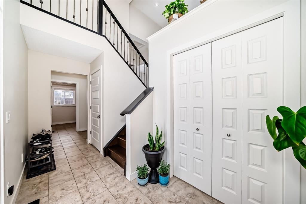 









612


Montgomery

Close Southeast,
High River,




AB
T1V0B7

