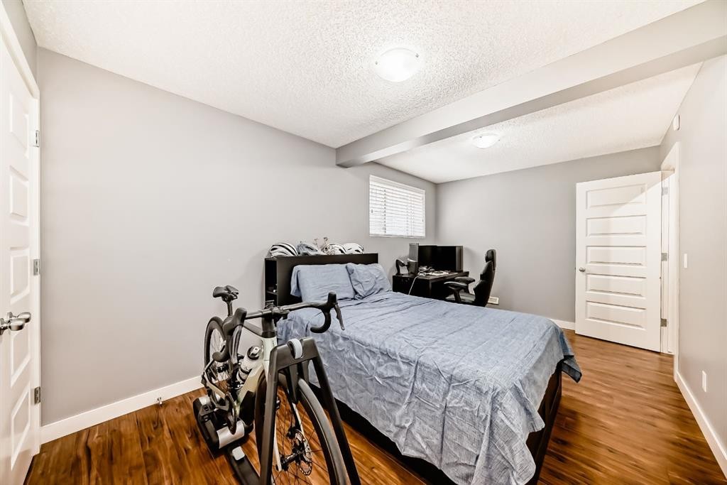









612


Montgomery

Close Southeast,
High River,




AB
T1V0B7

