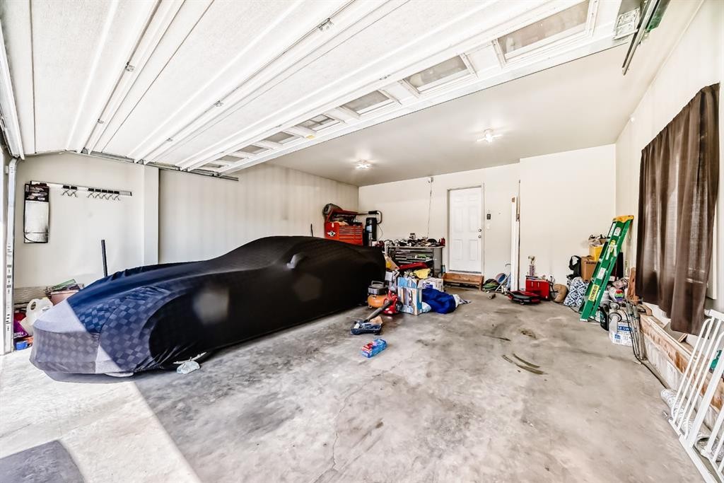 









612


Montgomery

Close Southeast,
High River,




AB
T1V0B7

