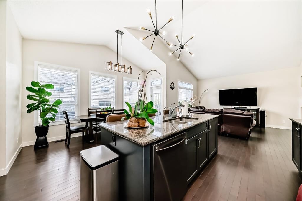 









612


Montgomery

Close Southeast,
High River,




AB
T1V0B7

