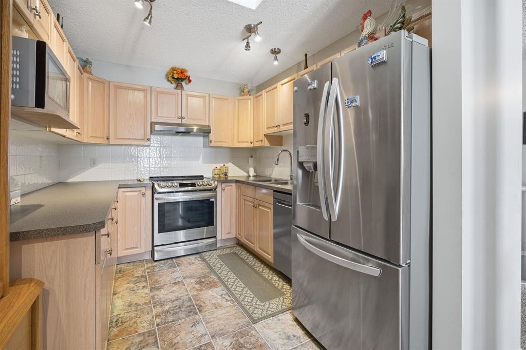 









216


Valley Ridge

Heights Northwest,
Calgary,




AB
T3B 5T3

