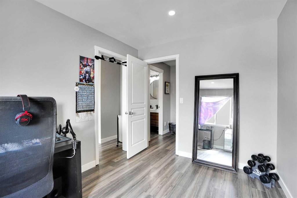 









184


Cramond

Green Southeast,
Calgary,




AB
T3M 1B7

