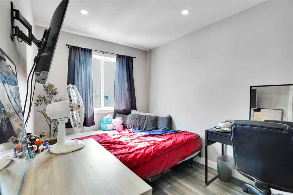 









184


Cramond

Green Southeast,
Calgary,




AB
T3M 1B7

