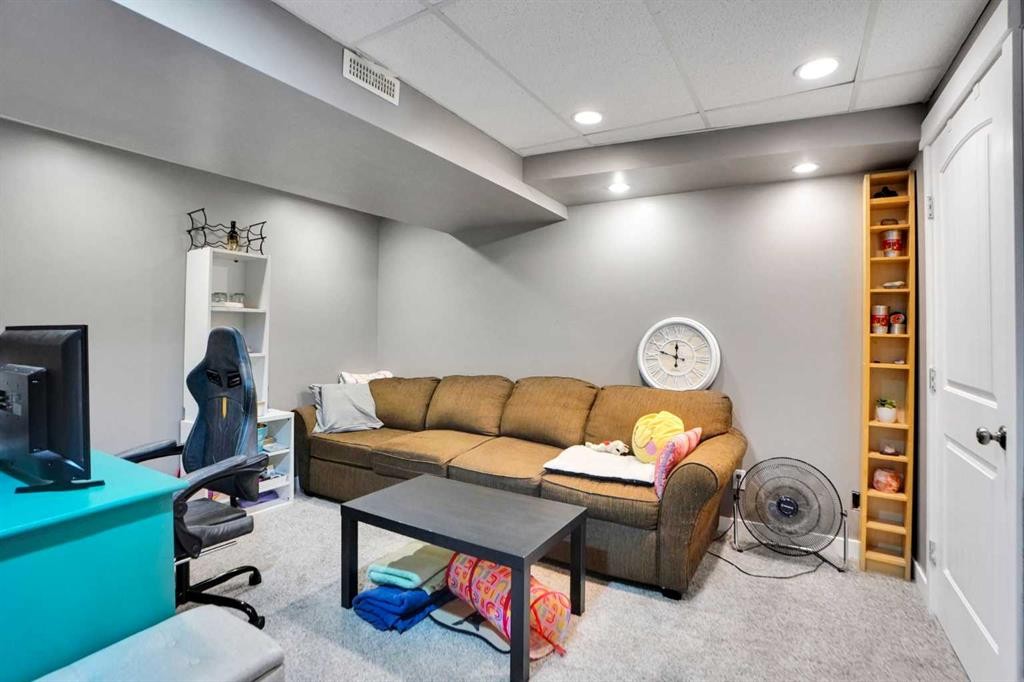 









184


Cramond

Green Southeast,
Calgary,




AB
T3M 1B7

