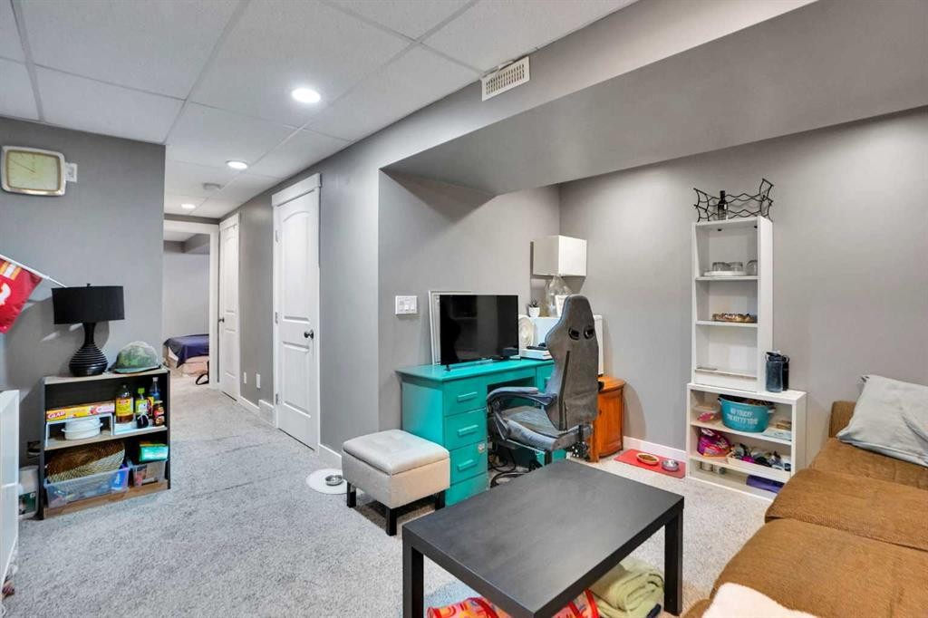 









184


Cramond

Green Southeast,
Calgary,




AB
T3M 1B7

