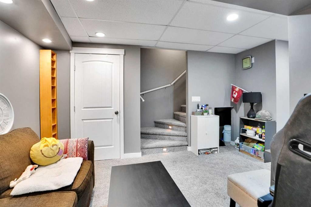 









184


Cramond

Green Southeast,
Calgary,




AB
T3M 1B7

