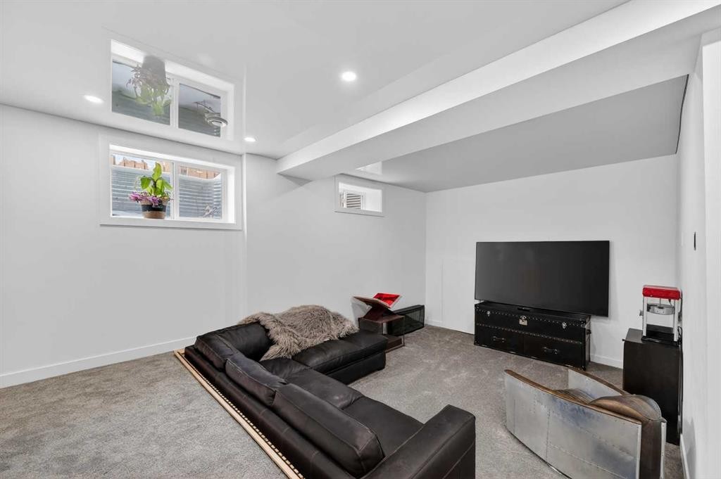 









1423


18

Street Northeast,
Calgary,




AB
T2V 4V8

