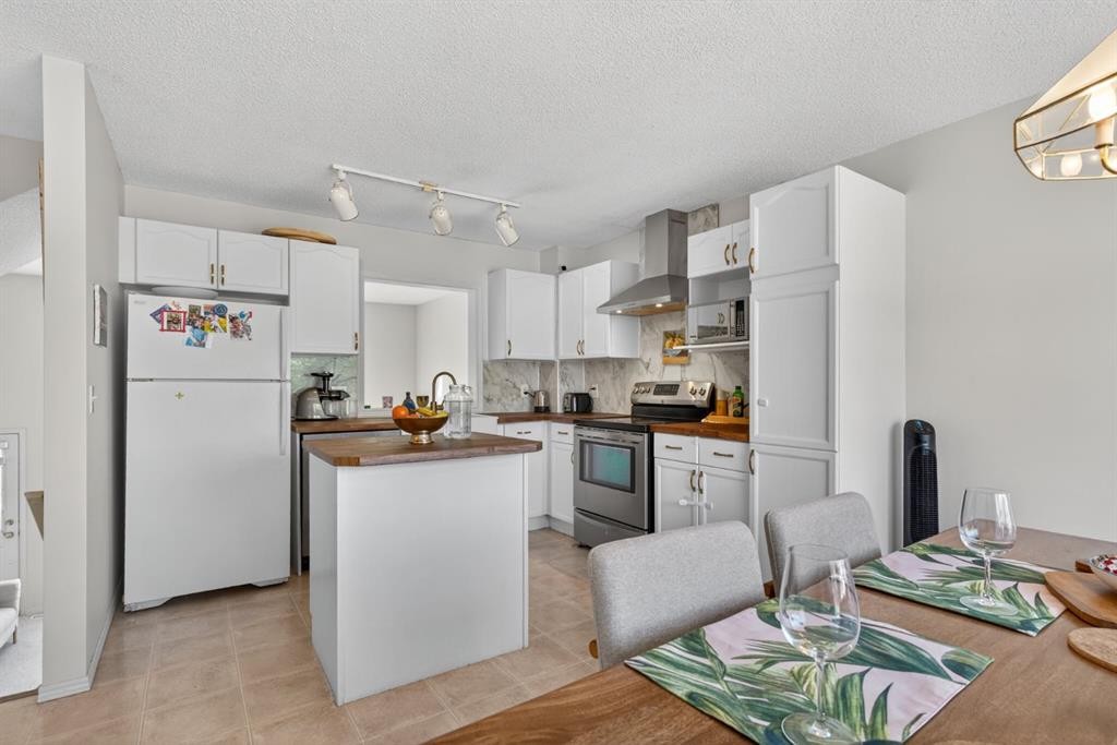 









121


Rocky Ridge

Court Northwest,
Calgary,




AB
T3G4S7

