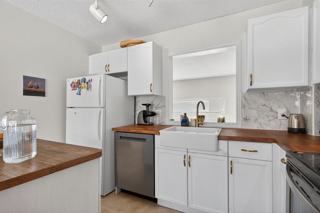 









121


Rocky Ridge

Court Northwest,
Calgary,




AB
T3G4S7

