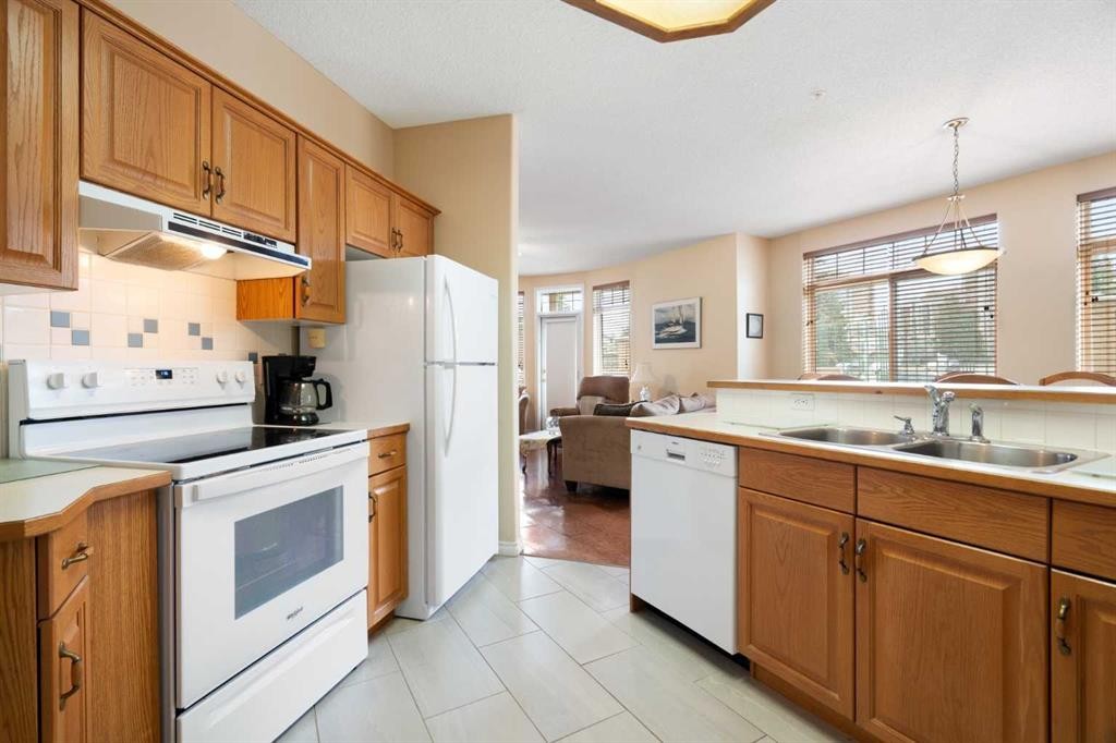 









2107


Patterson

View Southwest, .,
Calgary,




AB
T3H 3J9

