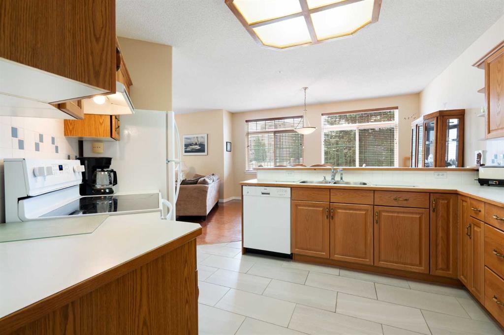 









2107


Patterson

View Southwest, .,
Calgary,




AB
T3H 3J9

