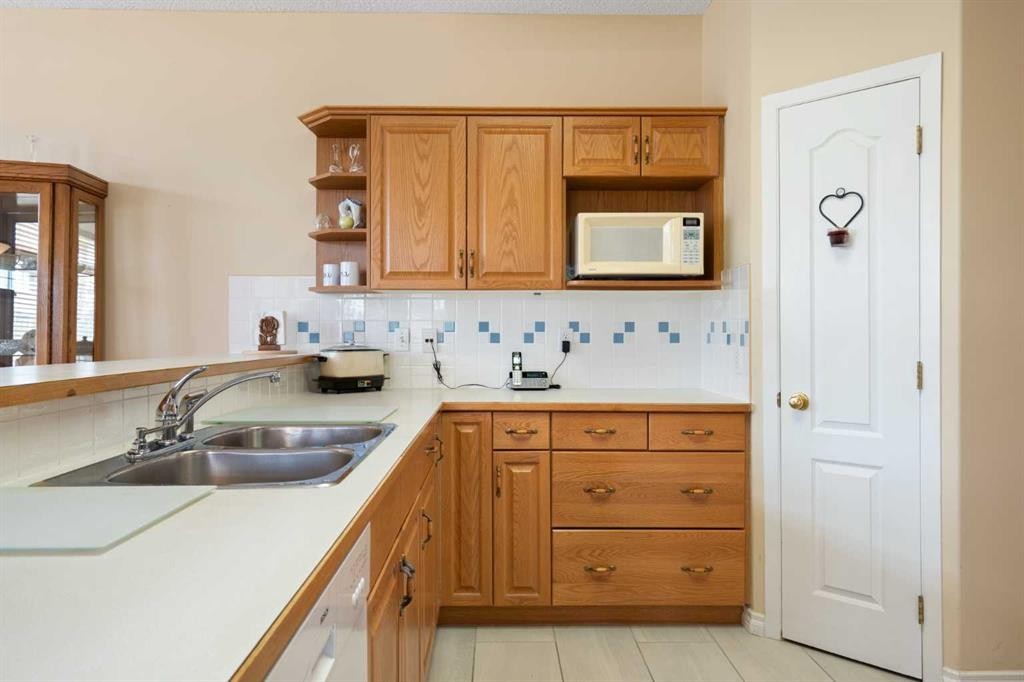 









2107


Patterson

View Southwest, .,
Calgary,




AB
T3H 3J9

