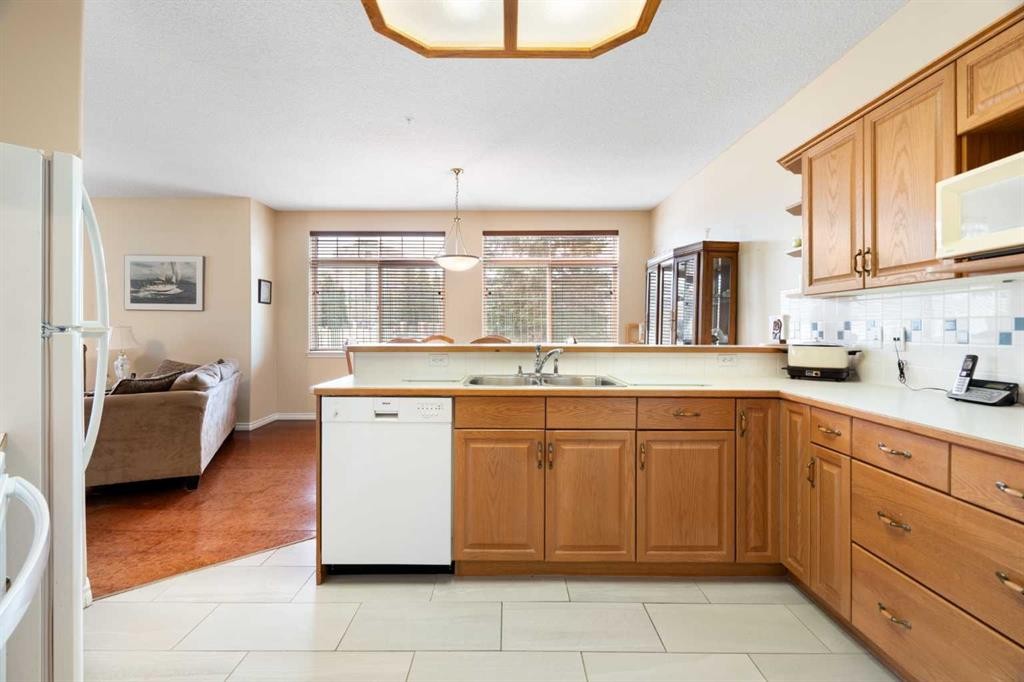 









2107


Patterson

View Southwest, .,
Calgary,




AB
T3H 3J9

