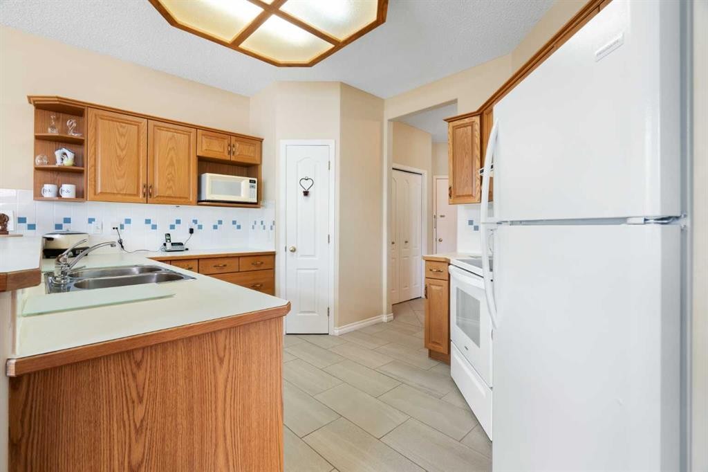 









2107


Patterson

View Southwest, .,
Calgary,




AB
T3H 3J9

