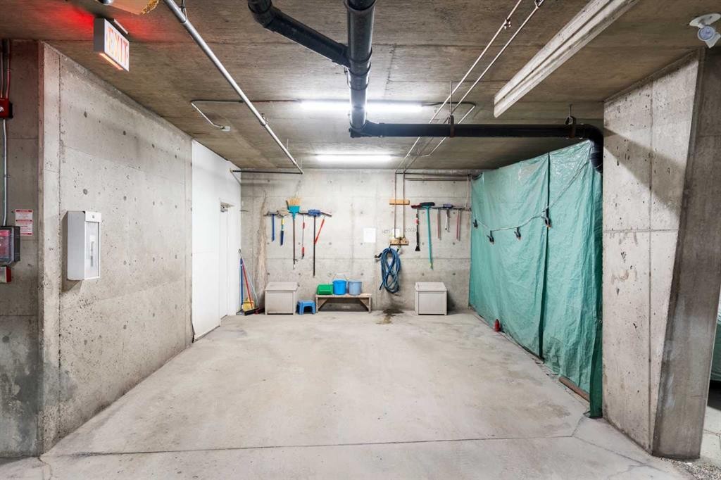 









2107


Patterson

View Southwest, .,
Calgary,




AB
T3H 3J9


