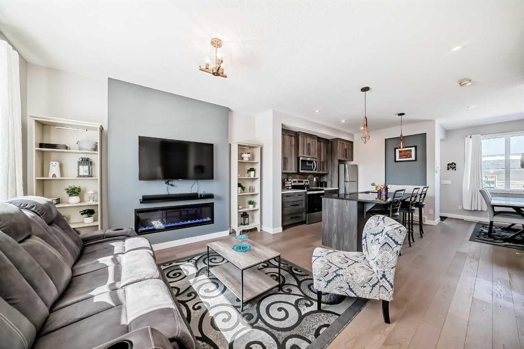 









1016


Lanark

Boulevard Southeast,
Airdrie,




AB
T4A 3L6

