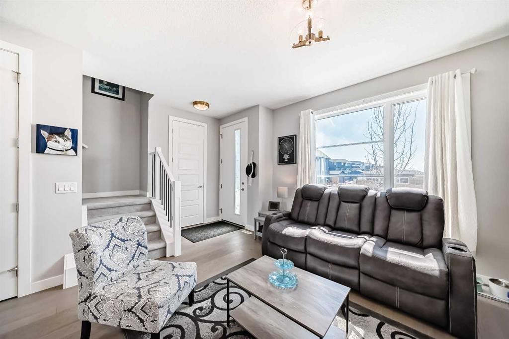 









1016


Lanark

Boulevard Southeast,
Airdrie,




AB
T4A 3L6

