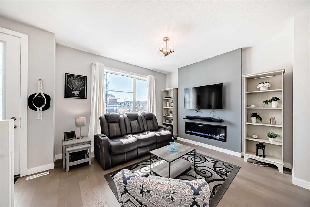 









1016


Lanark

Boulevard Southeast,
Airdrie,




AB
T4A 3L6

