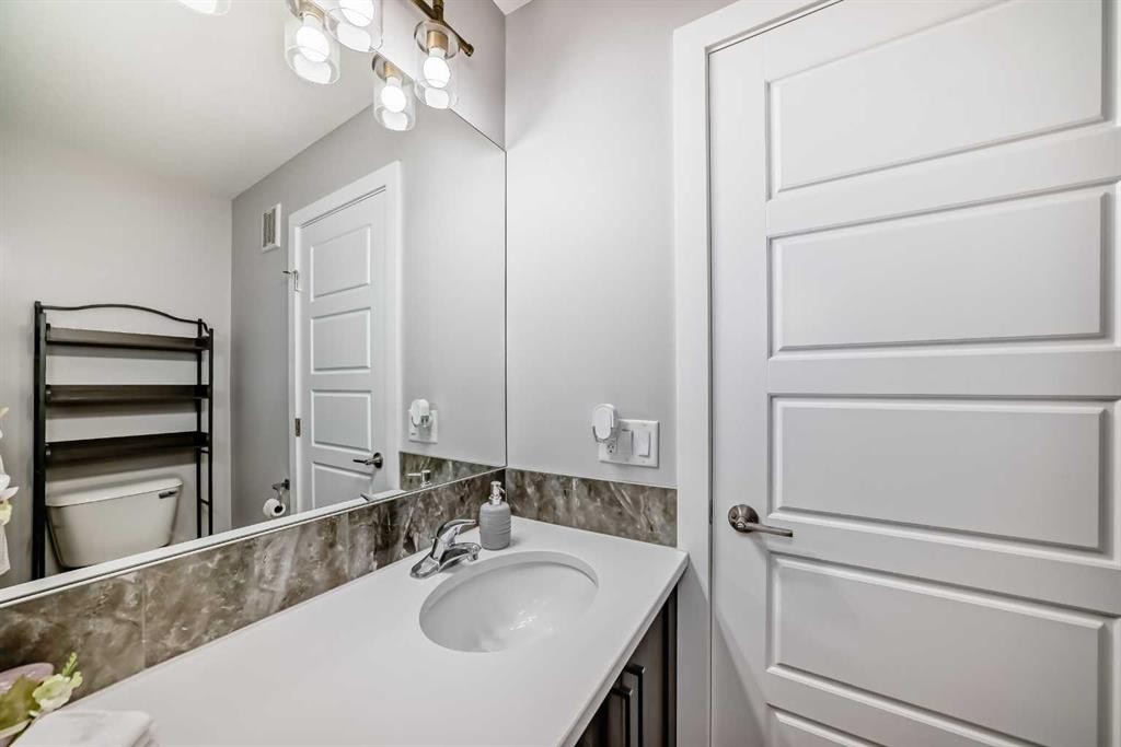 









1016


Lanark

Boulevard Southeast,
Airdrie,




AB
T4A 3L6

