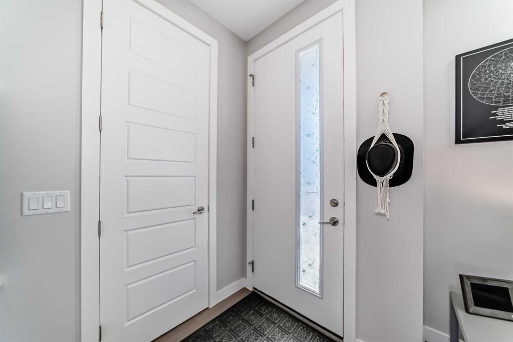 









1016


Lanark

Boulevard Southeast,
Airdrie,




AB
T4A 3L6

