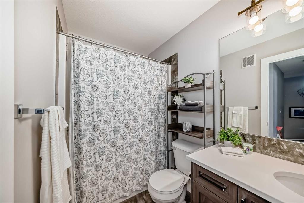 









1016


Lanark

Boulevard Southeast,
Airdrie,




AB
T4A 3L6

