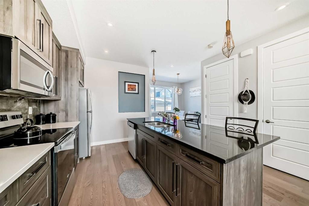 









1016


Lanark

Boulevard Southeast,
Airdrie,




AB
T4A 3L6

