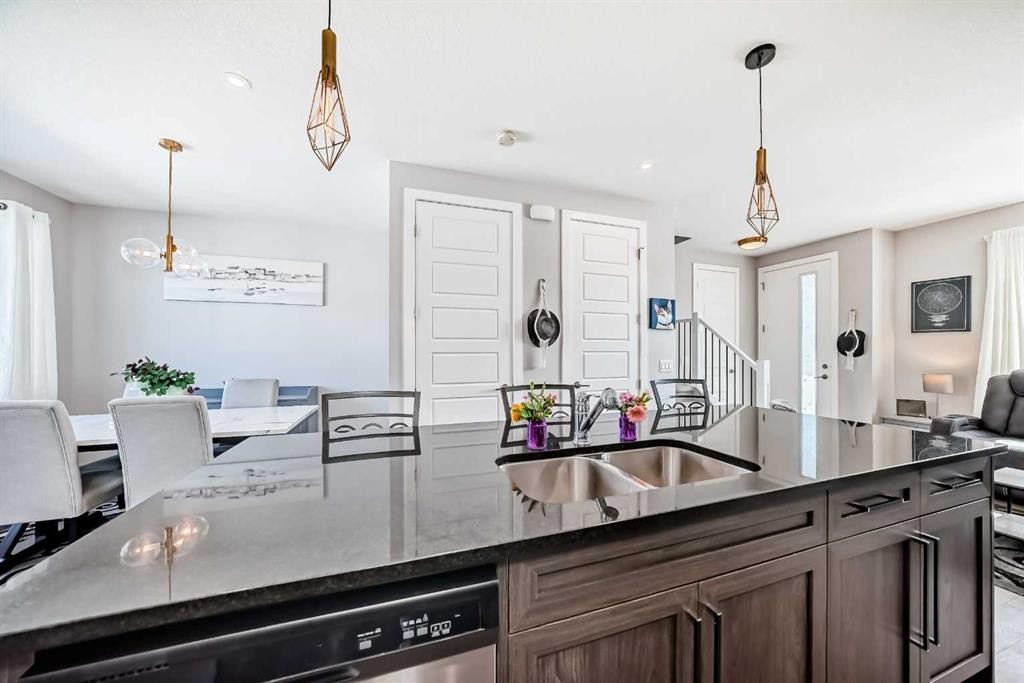 









1016


Lanark

Boulevard Southeast,
Airdrie,




AB
T4A 3L6

