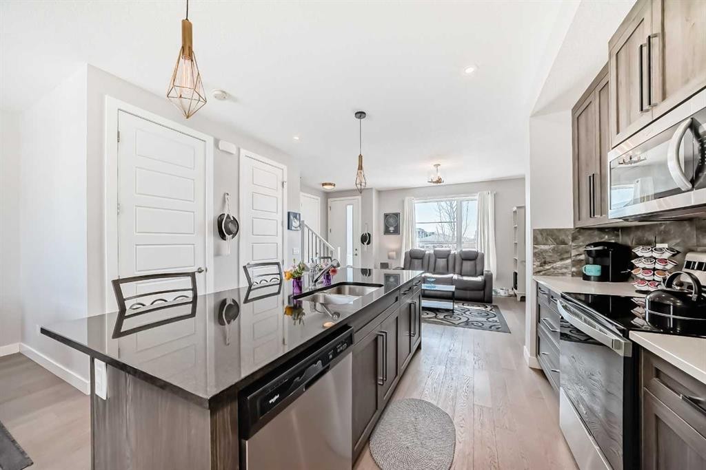 









1016


Lanark

Boulevard Southeast,
Airdrie,




AB
T4A 3L6

