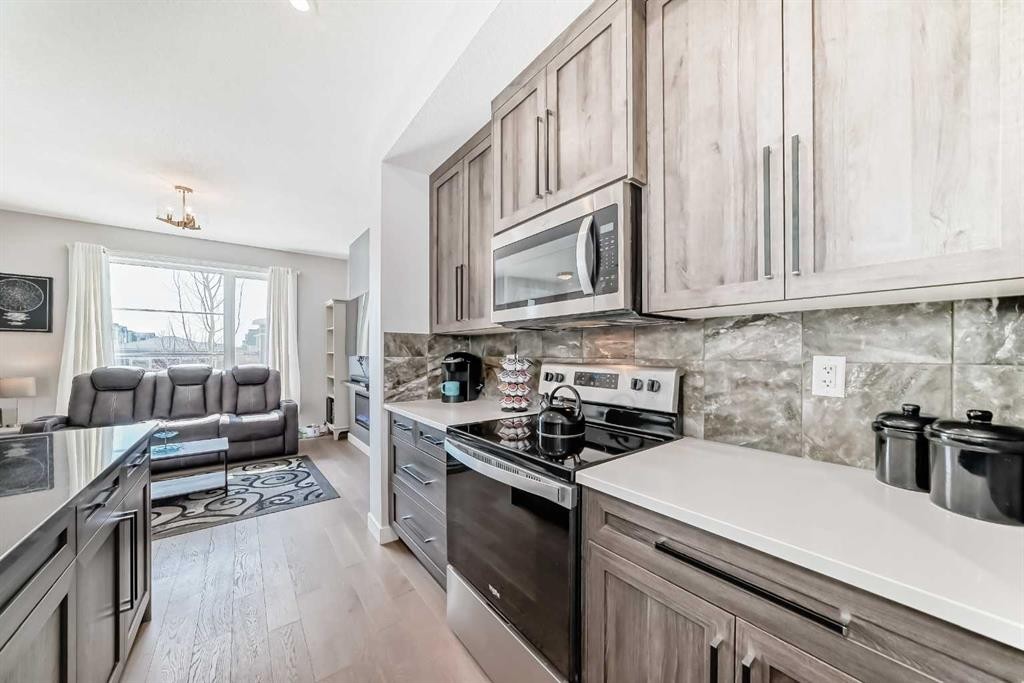 









1016


Lanark

Boulevard Southeast,
Airdrie,




AB
T4A 3L6

