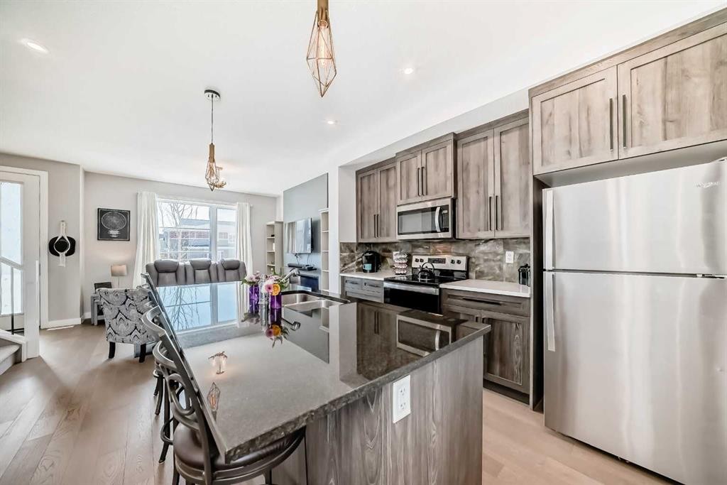 









1016


Lanark

Boulevard Southeast,
Airdrie,




AB
T4A 3L6

