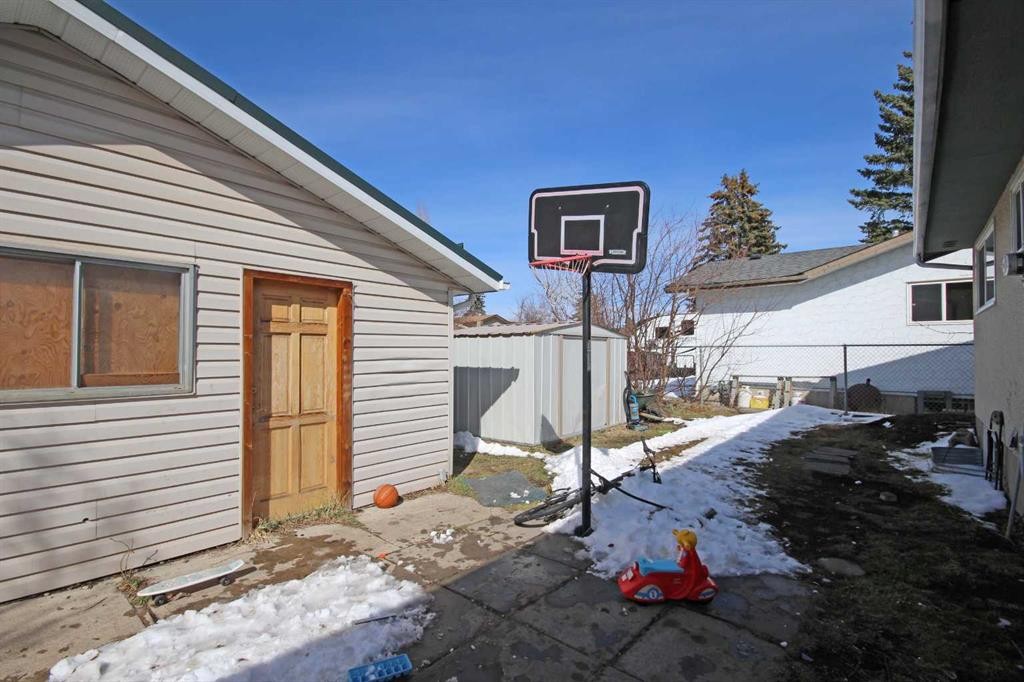 









4704


31

Avenue Northeast,
Calgary,




AB
T1Y 1G9

