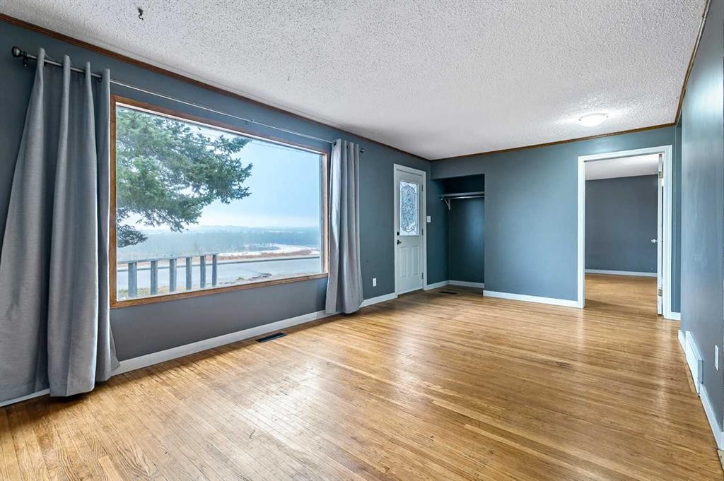 









30


Crescent

Road East,
Okotoks,




AB
T1S 1G4


