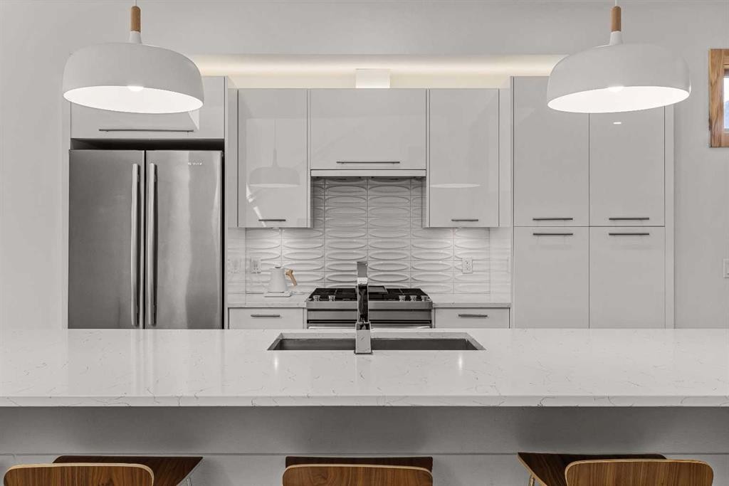









700


8

Avenue,
Canmore,




AB
T1W 2E3

